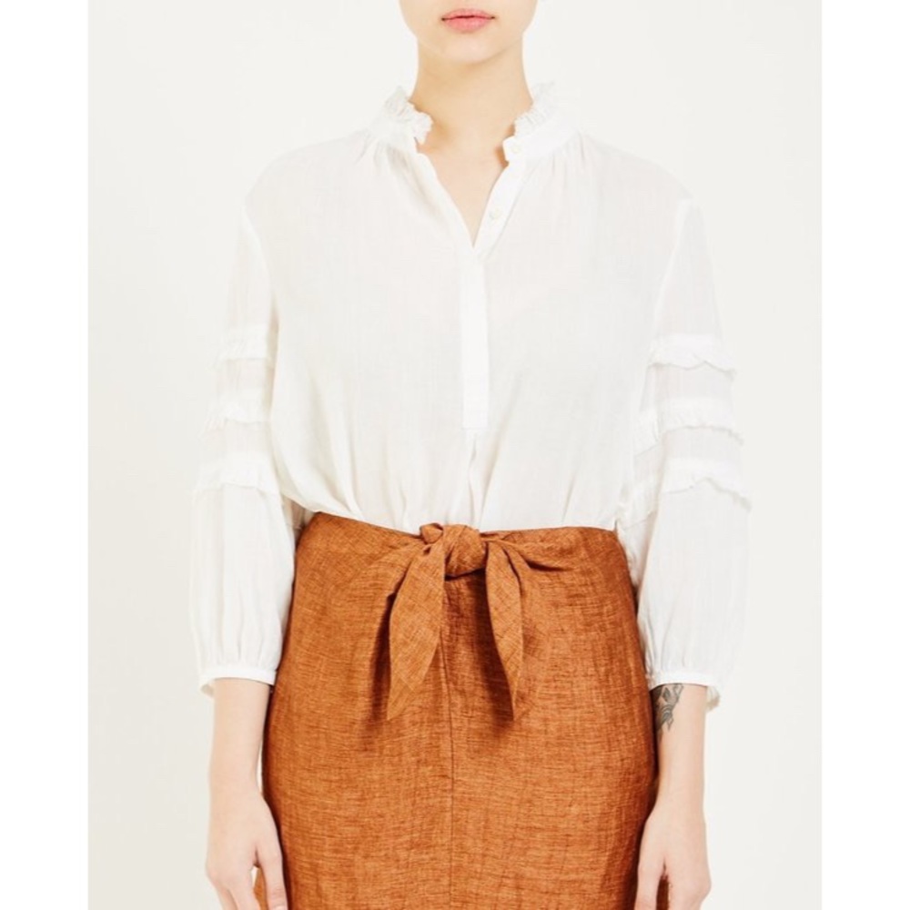 TROVATA Birds of Paradis ‘Anna’ Ruffle Sleeve Blouse